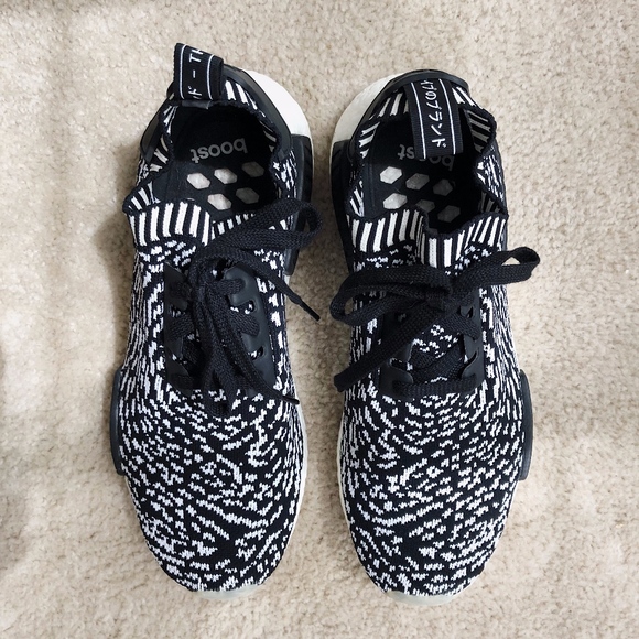 nmd r1 zebra black